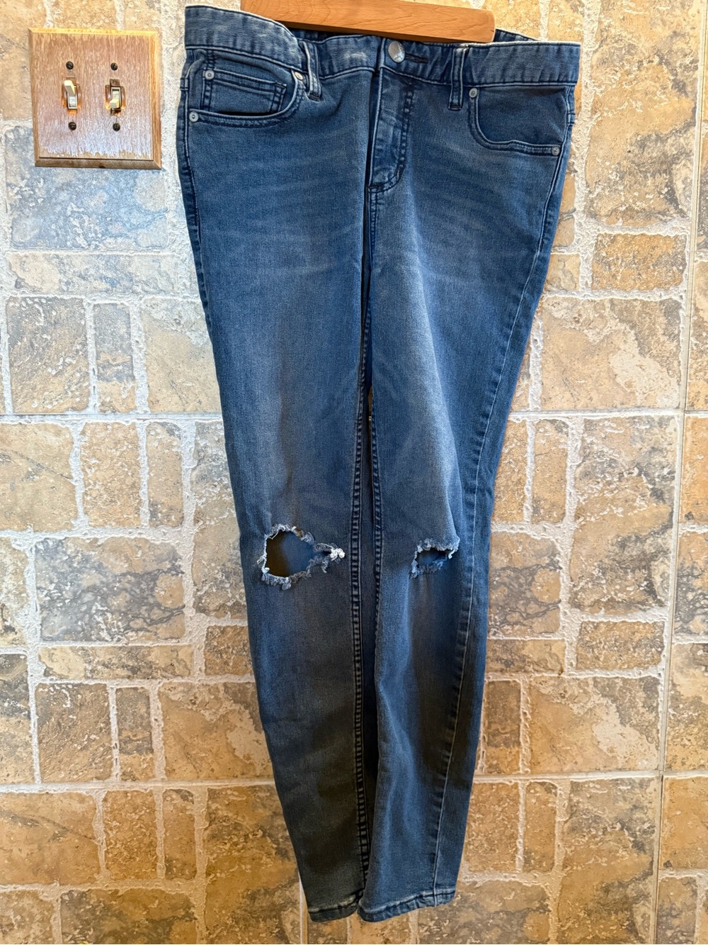 Free People Women's Medium Wash Blue Distressed Ripped Knees Denim Jeans Size 29